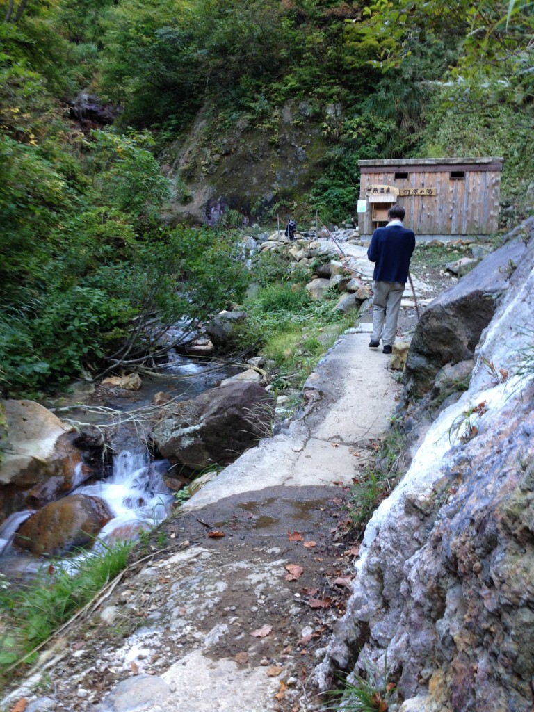Path to outdoor Japanese hot spring rotenburo (露天風呂）