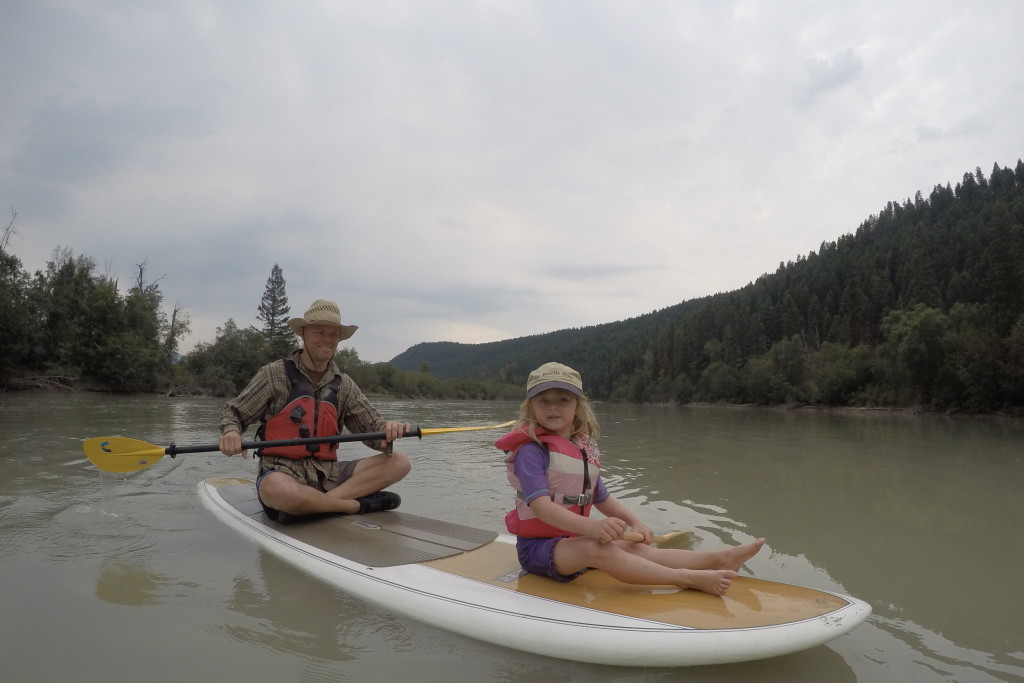 kid friendly river trip: dad and child sitting on a paddleboard on the Columbia River