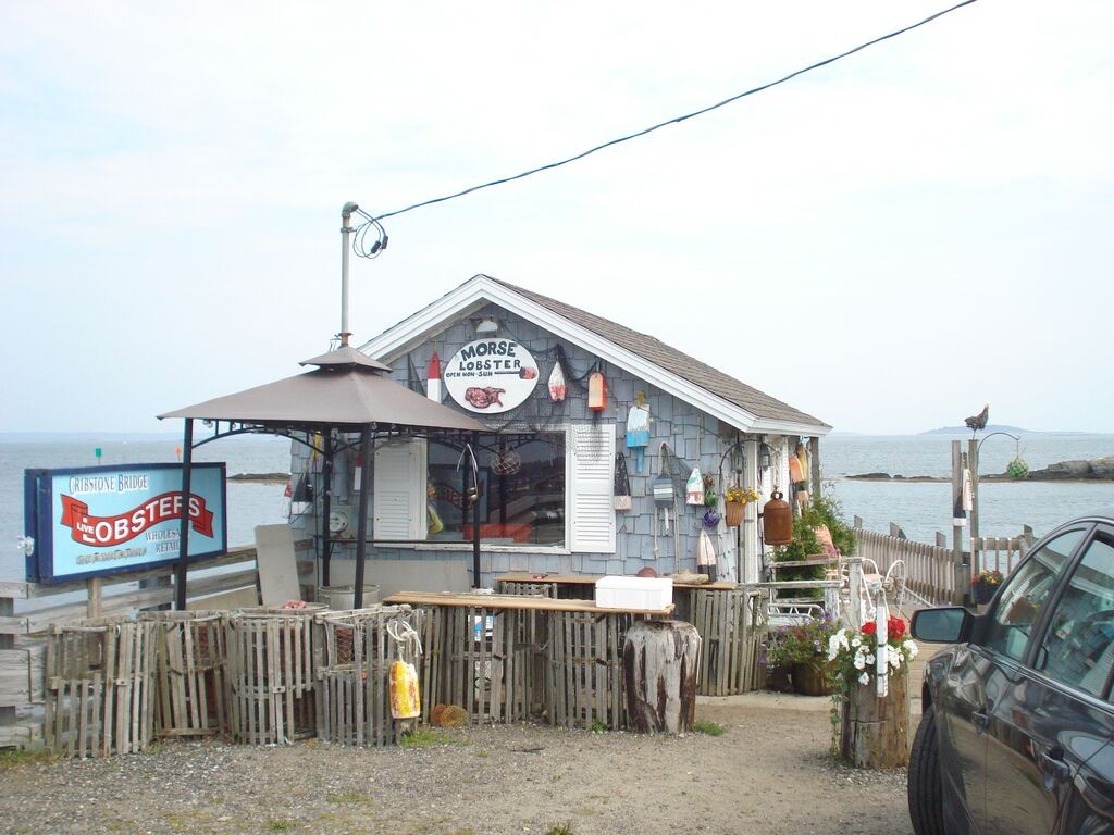 Morse's Cribstone Grill in Orr's and Baileys Island, Maine